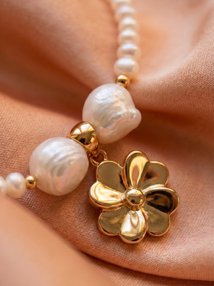 Lucky Four Leaf Clover Charm Pearl Necklace