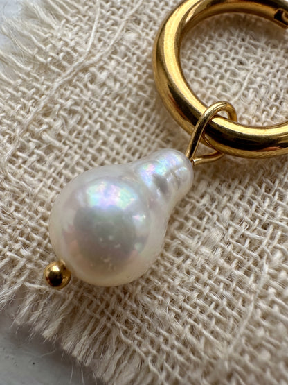 Luna Pearl Earrings