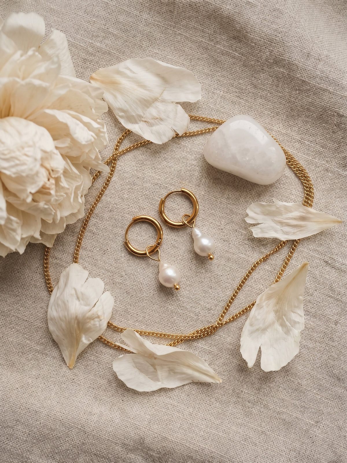 Luna Pearl Earrings