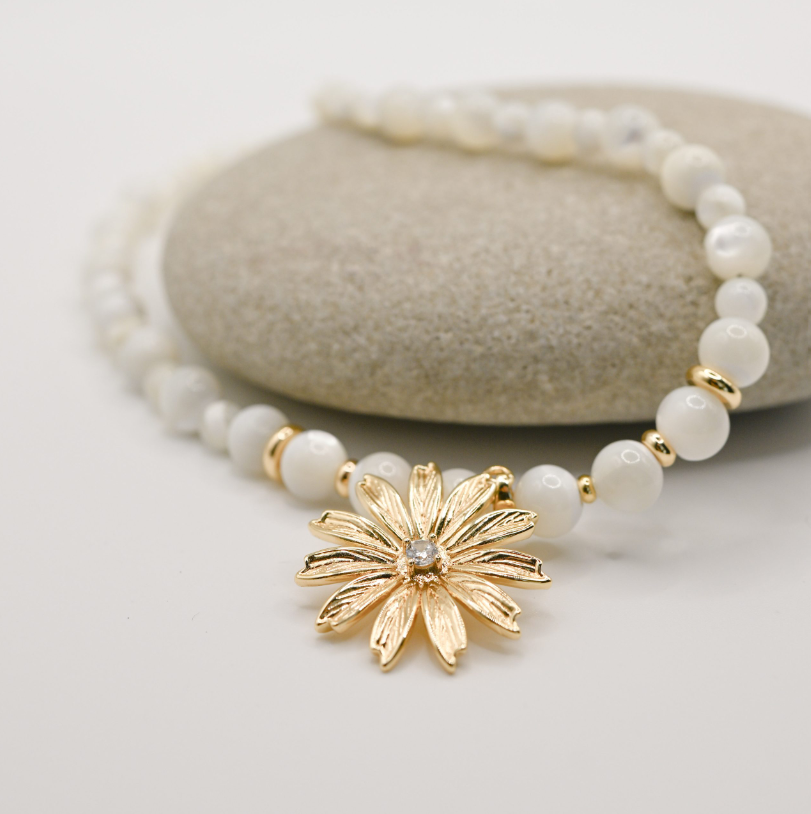 Daisy Mother of Pearl Necklace