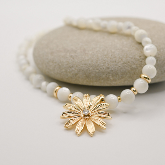 Daisy Mother of Pearl Necklace